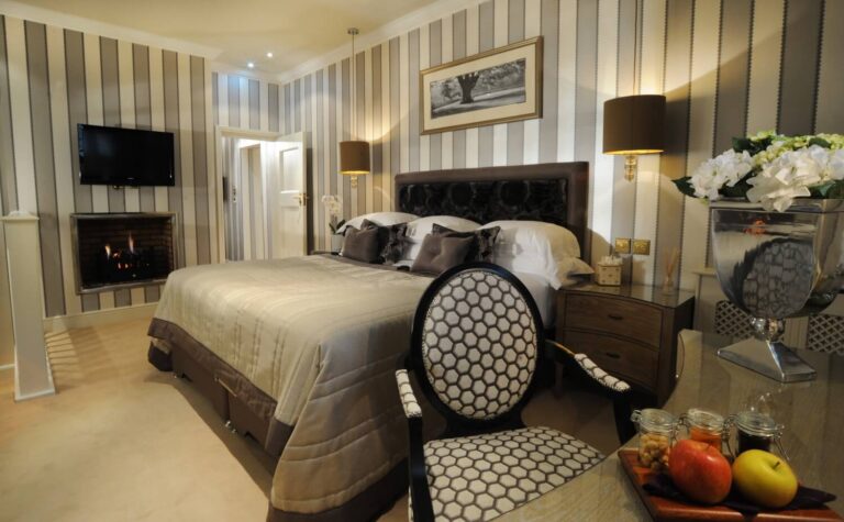 Apartment Hotel Decoration Ideas: Master Extended-Stay Styling