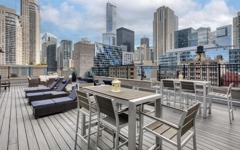 Best Rooftop Apartment Hotels USA: Master Extended-Stay Living